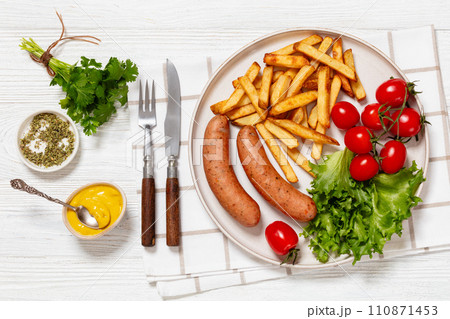 sausages with potato, lettuce, tomatoes, top view 110871453