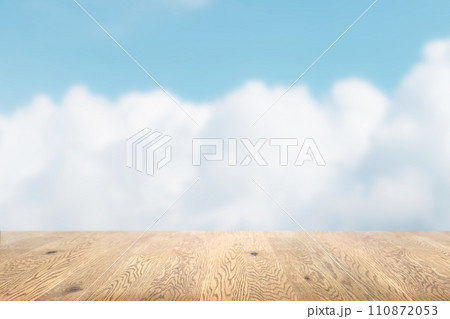 空と雲の背景で木目のある木のテーブルの背景画像 110872053