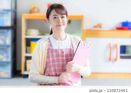 保育士のポートレート　撮影協力：有明教育芸術短期大学 110872461