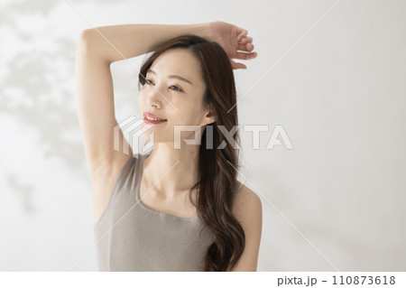 脇ケア・脱毛・美肌の女性イメージ 脇ケア・脱毛・美肌の女性イメージ 110873618