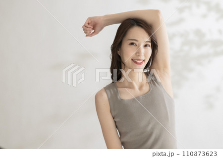 脇ケア・脱毛・美肌の女性イメージ 脇ケア・脱毛・美肌の女性イメージ 110873623