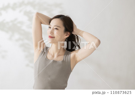 脇ケア・脱毛・美肌の女性イメージ 脇ケア・脱毛・美肌の女性イメージ 110873625