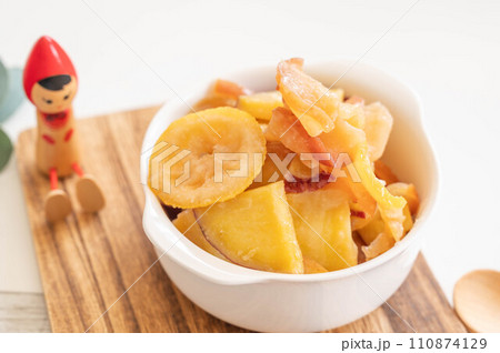 リンゴとサツマイモのコンポート リンゴとサツマイモのコンポート 110874129