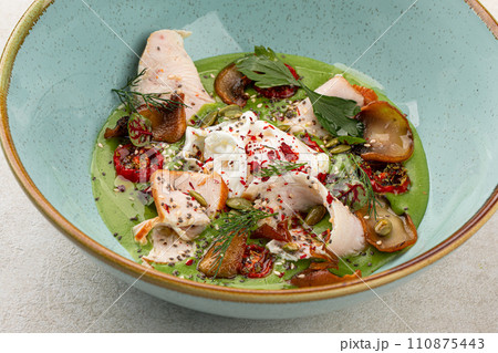 Breakfast with green mousse and stracciatella 110875443