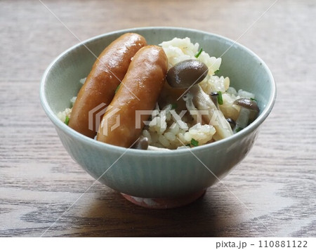 キノコとウィンナーの炊き込みご飯 キノコとウィンナーの炊き込みご飯 110881122