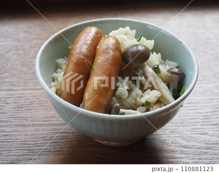 キノコとウィンナーの炊き込みご飯 キノコとウィンナーの炊き込みご飯 110881123
