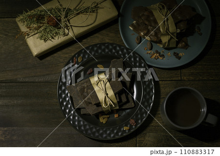 チョコレート　バレンタインデー 110883317