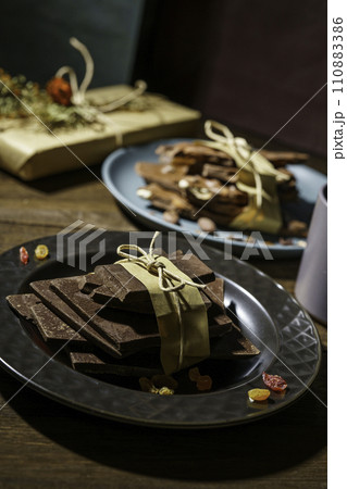チョコレート バレンタインデー 縦位置 チョコレート バレンタインデー 縦位置 110883386