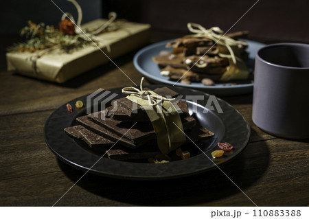 チョコレート　バレンタインデー 110883388