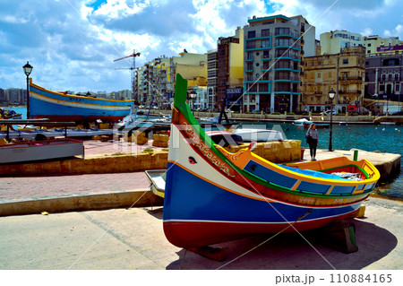 マルタ・セントジュリアンズ・スピノーラ湾 110884165