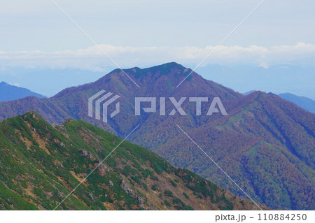 カムイエクウチカウシ山頂上からの札内岳 カムイエクウチカウシ山頂上からの札内岳 110884250
