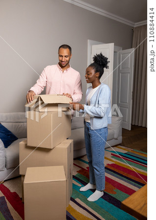 Man and woman house ownerships holding cardboard box moving to new apartment 110884414