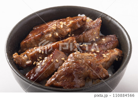 焼肉丼 (国産黒毛和牛 トモサンカク) 焼肉丼 (国産黒毛和牛 トモサンカク) 110884566