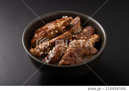 焼肉丼 (国産黒毛和牛 トモサンカク) 焼肉丼 (国産黒毛和牛 トモサンカク) 110884568