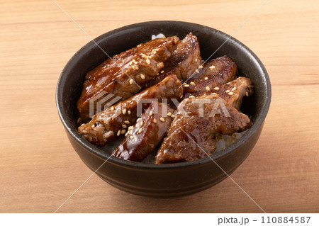 焼肉丼 (国産黒毛和牛 トモサンカク) 焼肉丼 (国産黒毛和牛 トモサンカク) 110884587