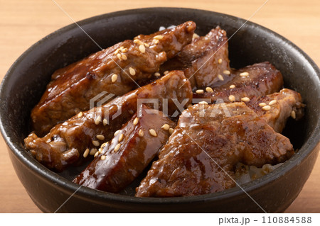焼肉丼 (国産黒毛和牛 トモサンカク) 焼肉丼 (国産黒毛和牛 トモサンカク) 110884588