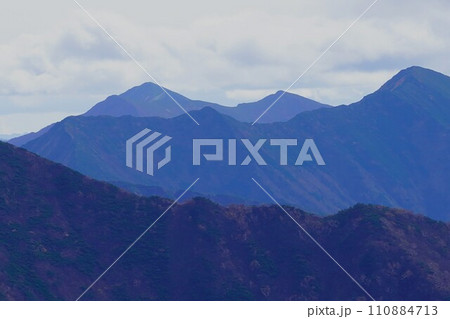 ピラミッド峰山頂からのペテガリ岳 ピラミッド峰山頂からのペテガリ岳 110884713