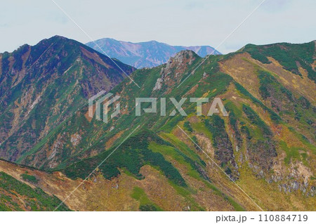 ピラミッド峰山頂からの幌尻岳 110884719