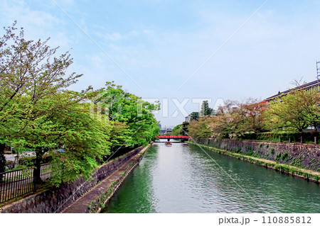 【京都】春の岡崎 広道橋から望む慶流橋 【京都】春の岡崎 広道橋から望む慶流橋 110885812