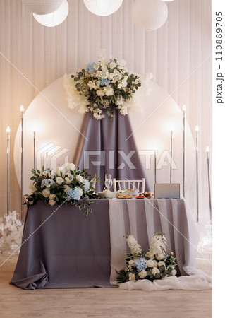 Elegant wedding table setup with floral arrangements 110889705