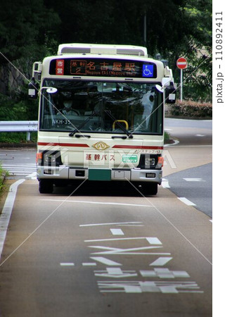鉄道路線と遜色ない輸送力や利便性… 大都市の基幹的交通を担う『基幹バス』 鉄道路線と遜色ない輸送力や利便性… 大都市の基幹的交通を担う『基幹バス』 110892411