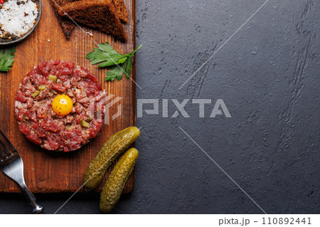 Savory beef tartare and brown bread toasts Savory beef tartare and brown bread toasts 110892441