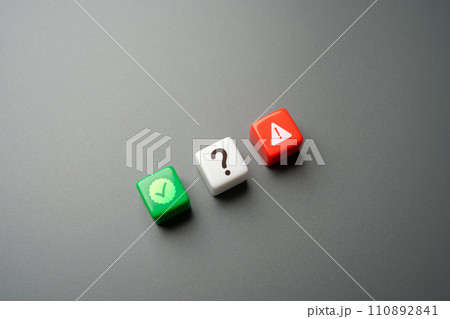 Question mark and good or bad answer. The fork between success and failure. Seeking solutions, facing challenges. Favorable or unfavorable responses. Success or failure. 110892841