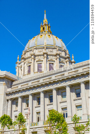 San Francisco City Hall building in San Francisco, California, USA 110894459