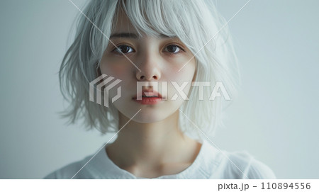 白髪の若い女性のポートレート　（AI生成） 110894556