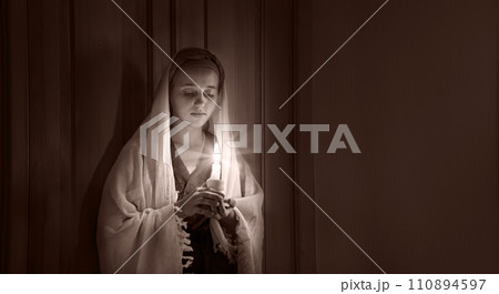 Young pretty gitj whith candle 110894597