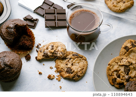 chocolate chip cookie with chocolate products 110894643