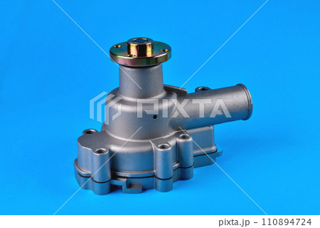 Engine cooling pump, engine coolant pump for truck, blue background, selective focus 110894724