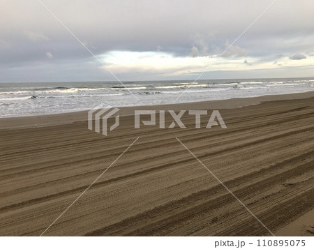 果てしなくつづく砂丘 110895075