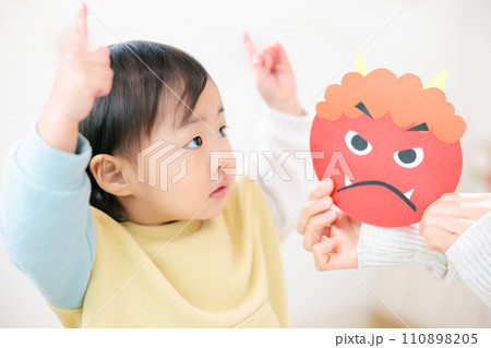 親子工作 鬼のお面を製作 節分工作 製作遊び 親子工作 鬼のお面を製作 節分工作 製作遊び 110898205
