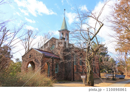 安曇野 冬の碌山美術館 安曇野 冬の碌山美術館 110898861