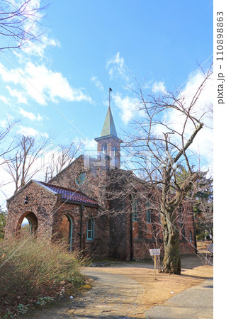 安曇野　冬の碌山美術館 110898863