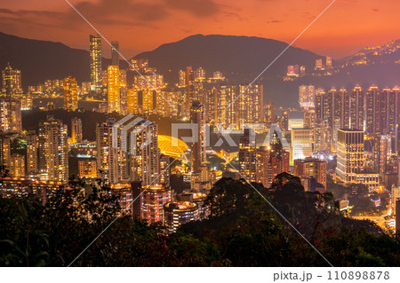 香港　紅香爐峰　（ホンヘンローフォンHung Heung Lo Fung）　からの夜景 110898878