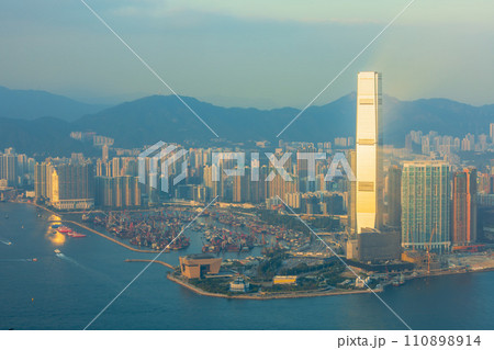香港 ビクトリアピークからの夕景 香港 ビクトリアピークからの夕景 110898914
