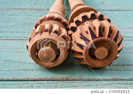 メキシコのモリニージョ(molinillo)　チョコラーテを作るための調理器具 110898918