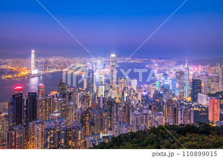 香港　ビクトリアピークからの夜景 110899015