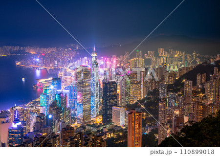 香港　ビクトリアピークからの夜景 110899018