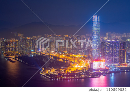 香港　ビクトリアピークからの夜景 110899022