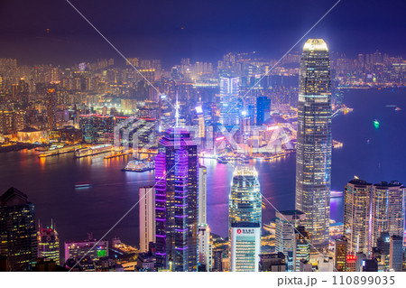 香港　ビクトリアピークからの夜景 110899035