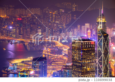 香港　ビクトリアピークからの夜景 110899038