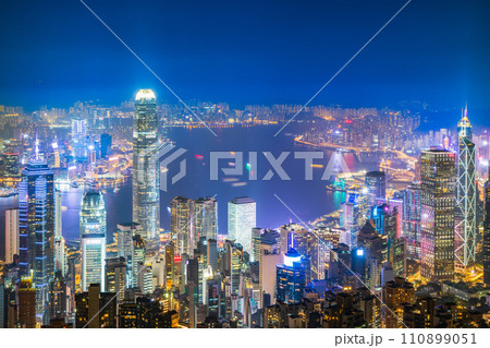 香港　ビクトリアピークからの夜景 110899051
