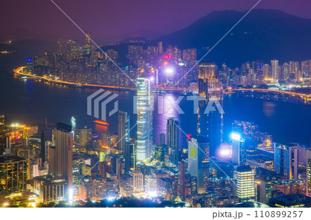 香港　SKY100からの夜景 110899257
