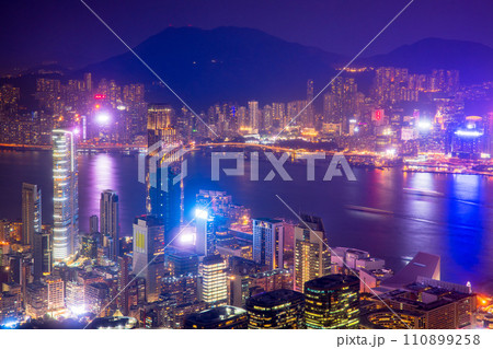 香港　SKY100からの夜景 110899258