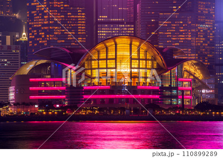 香港 尖沙咀 プロムナードから香港島を望む 香港 尖沙咀 プロムナードから香港島を望む 110899289