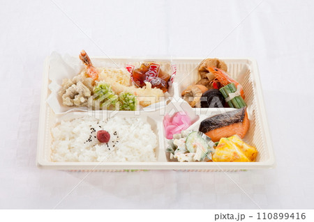 おいしそうなお弁当のスタジオ撮影素材 おいしそうなお弁当のスタジオ撮影素材 110899416