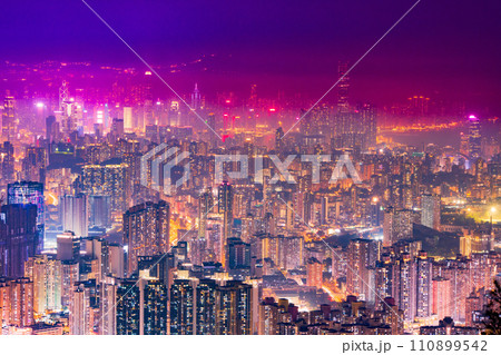香港　カオルーン・ピーク（飛鵝山）からの夜景 110899542